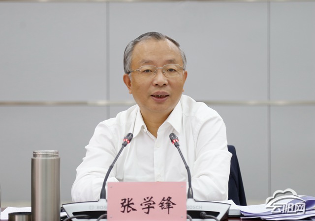  縣委常委班子脫貧攻堅(jiān)專題民主生活會(huì)召開(kāi) 張學(xué)鋒主持并講話