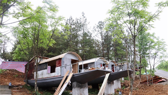 正在修建的歧山草原漁船。通訊員 洪琳 攝