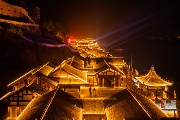 三國印巷夜景。重慶江來集團供圖 華龍網發(fā)